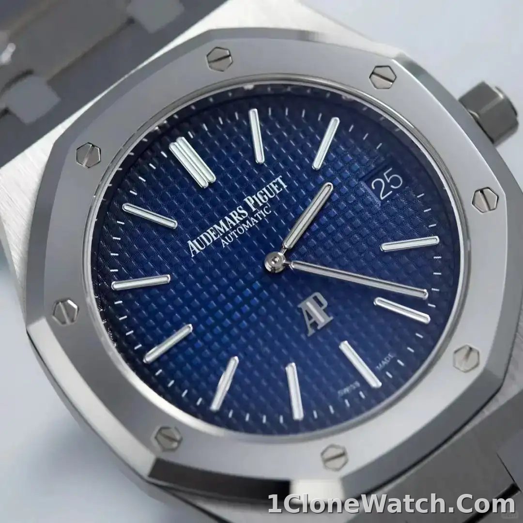 Audemars Piguet Royal Oak Jumbo Extra-Thin Blue 15202IP.OO.1240IP.01 - detail