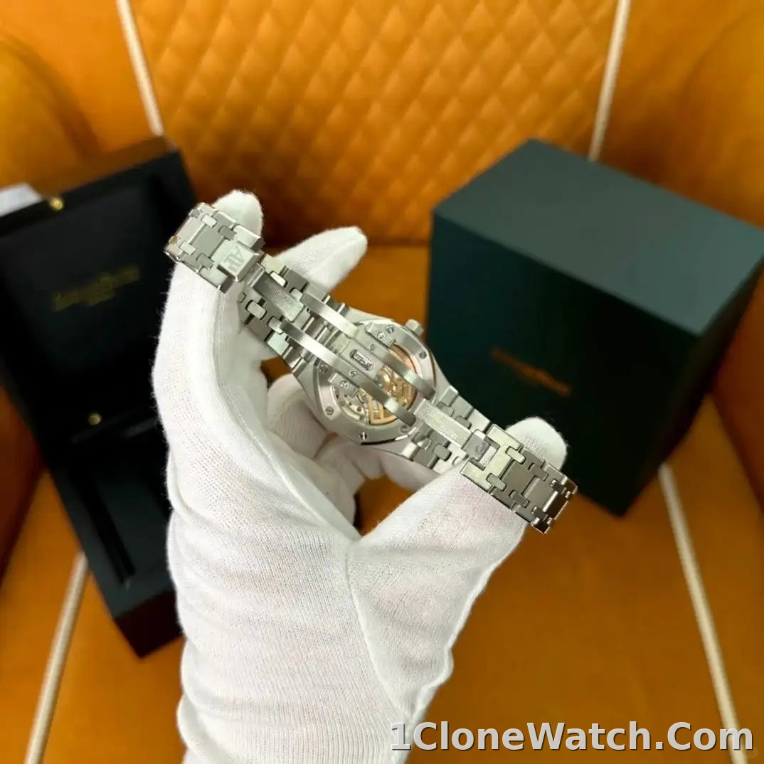 Audemars Piguet Royal Oak Selfwinding Black 15451ST.ZZ.1256ST.01 - detail