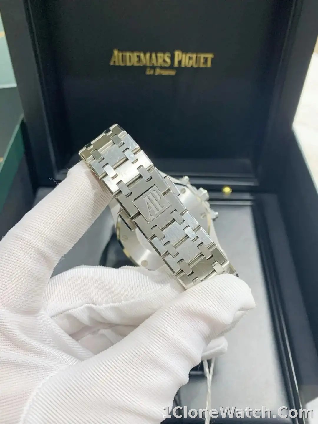 Audemars Piguet Royal Oak Offshore Selfwinding Chronograph Gray 26315ST.OO.1256ST.02 - detail