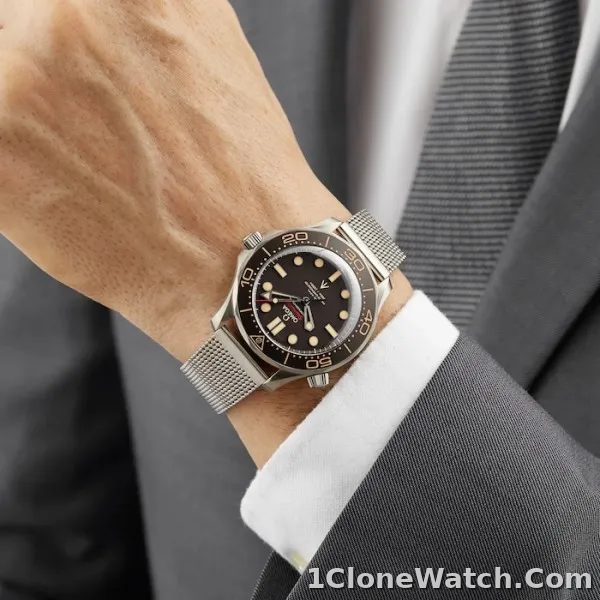 Omega Seamaster Men Automatic Black Titanium 007 Watch O21090422001001 - detail
