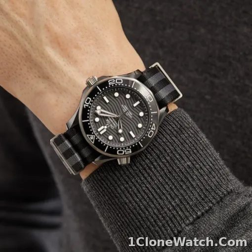 Omega Seamaster Men Automatic Black Fabric 007 Watch O21092442001002 - detail