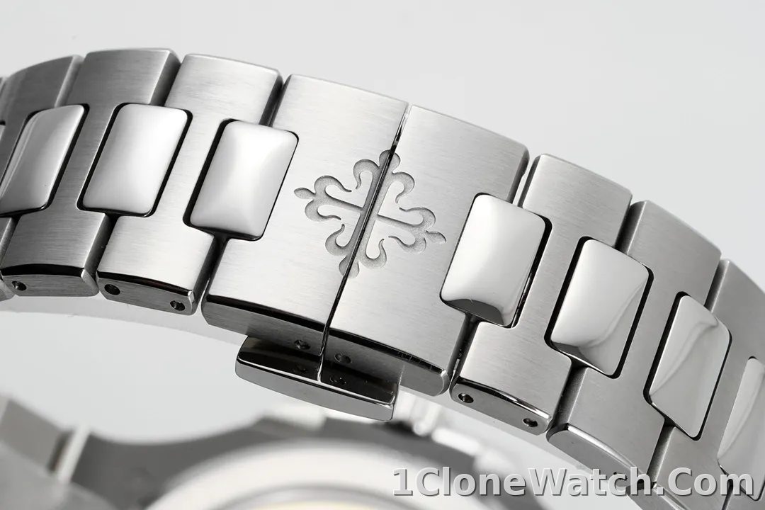 Patek Philippe 5811G Blue Nautilus Watch - detail
