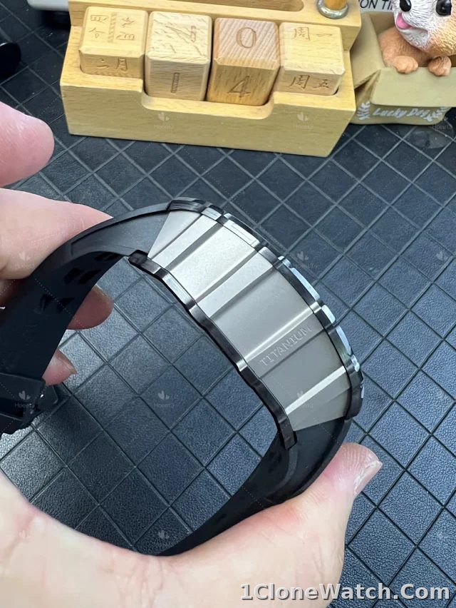 Richard Mille RM1103 Titanium Black Replica - detail