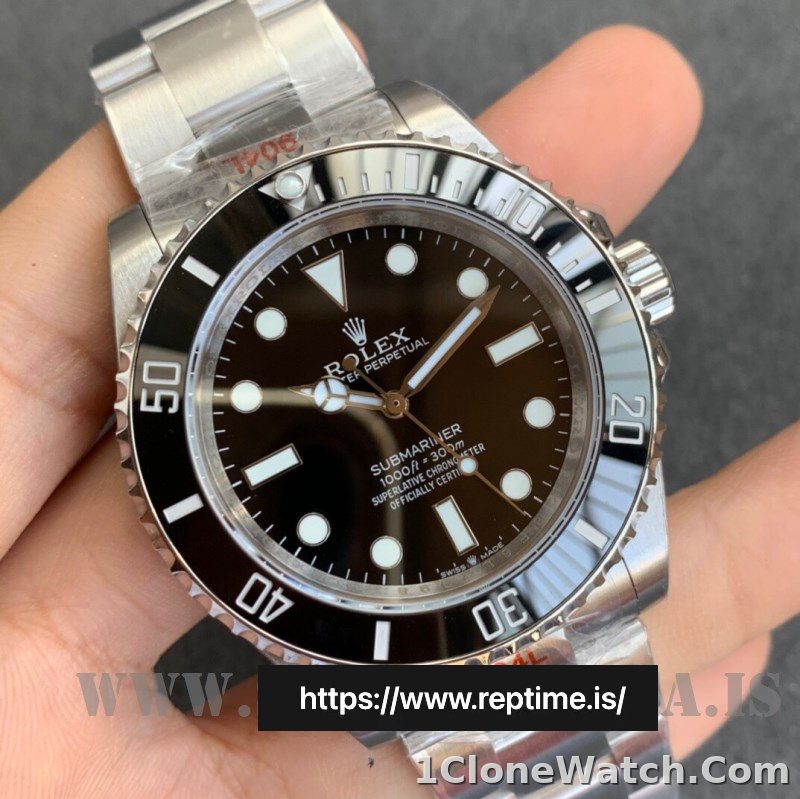 Rolex Submariner 124060 Men Automatic 41MM - detail