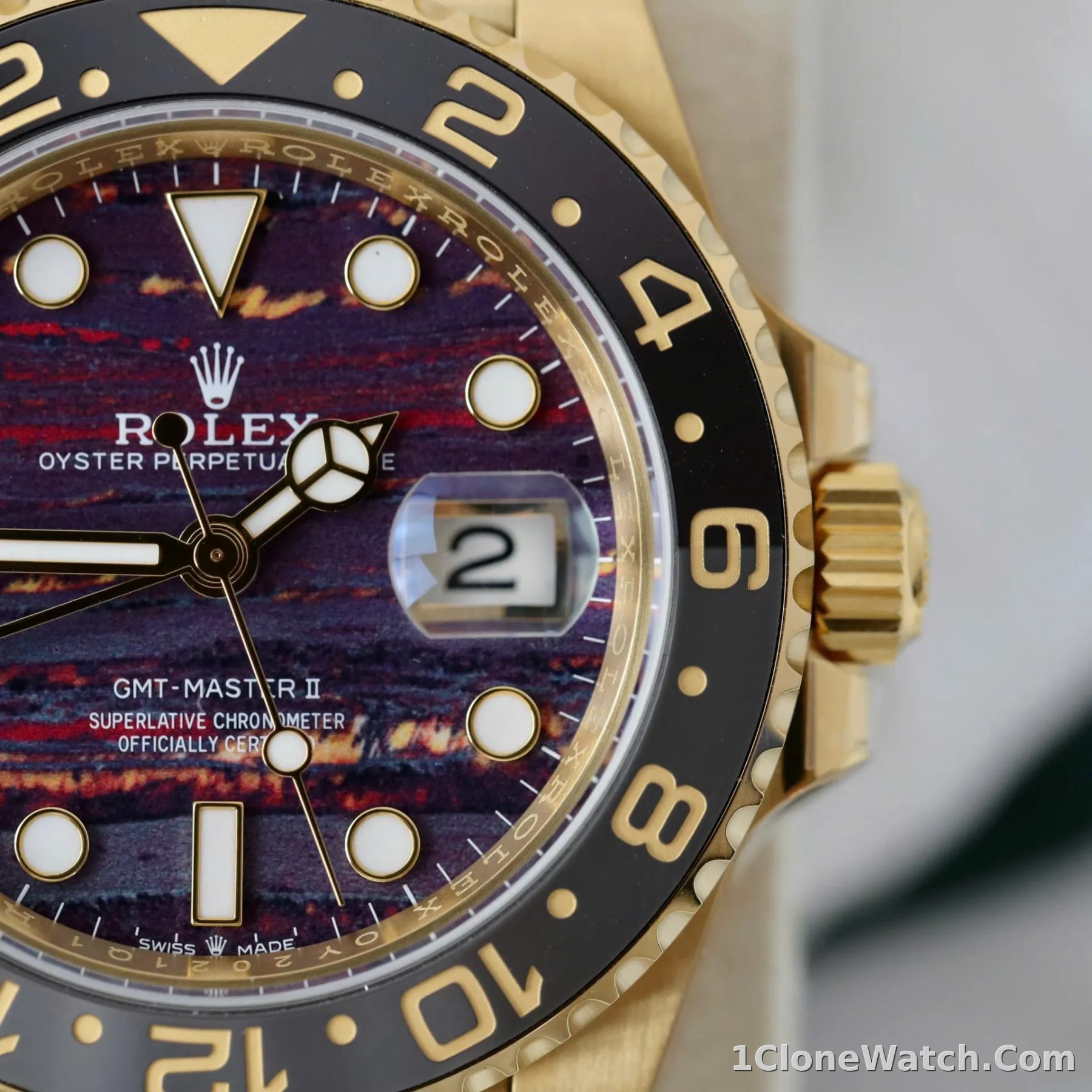 Superclone Rolex GMT-Master II 40 mm 126718GRNR Tiger Iron Dial - detail