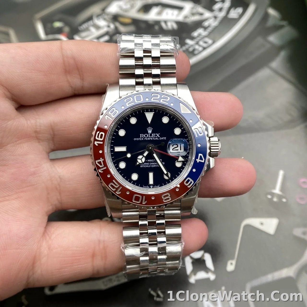Superclone Rolex GMT-Master II 40mm 126710BLRO  Pepsi  Jubilee - detail