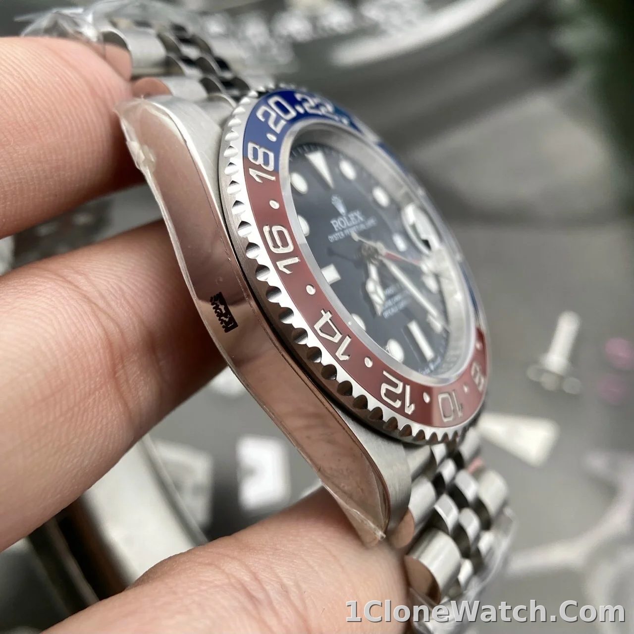 Superclone Rolex GMT-Master II 40mm 126710BLRO  Pepsi  Jubilee - detail