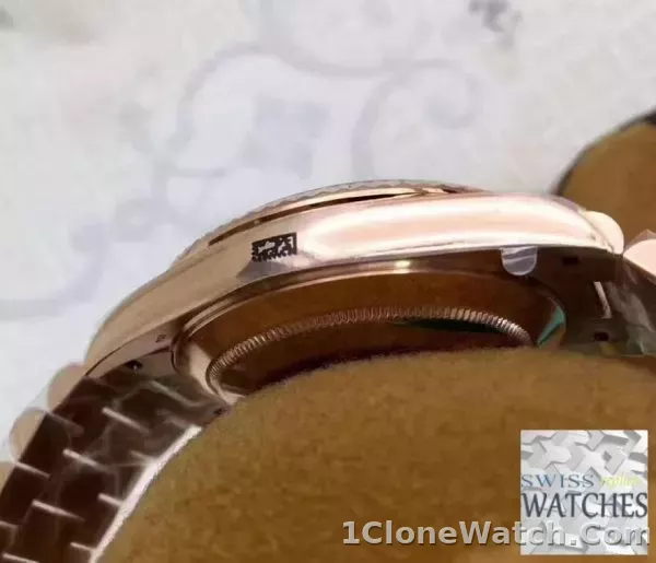 ROLEX DAY DATE GREEN DIAL SAPPHIRE CRYSTAL 40MM SWISS REPLICA 228235.6 - detail