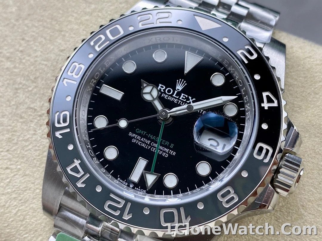 Superclone Rolex GMT-Master II 126710GRNR  Bruce Wayne  Jubilee 2024 - detail