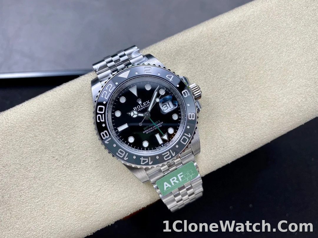 Superclone Rolex GMT-Master II 126710GRNR  Bruce Wayne  Jubilee 2024 - detail