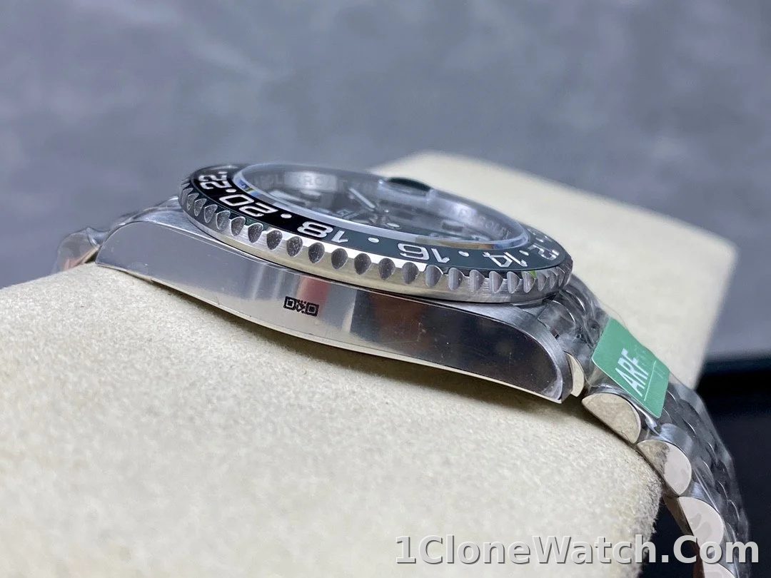 Superclone Rolex GMT-Master II 126710GRNR  Bruce Wayne  Jubilee 2024 - detail