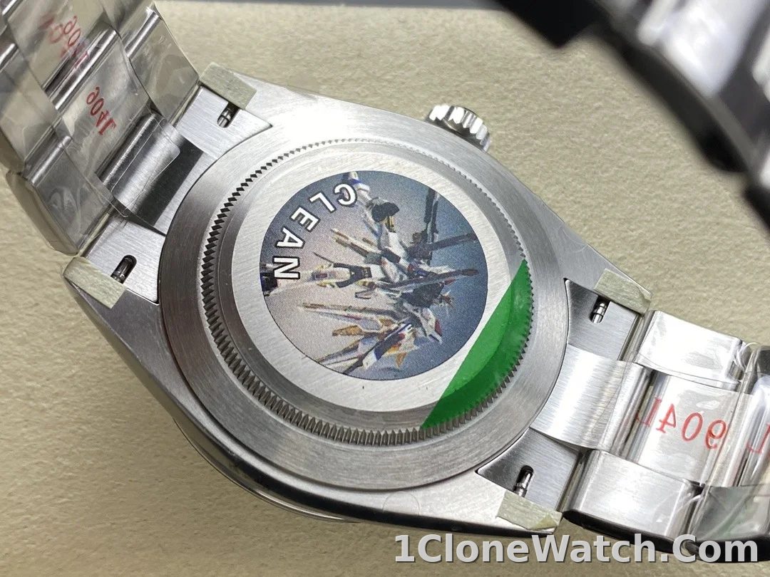 Superclone Rolex Explorer 40 mm Black Dial 224270 - detail