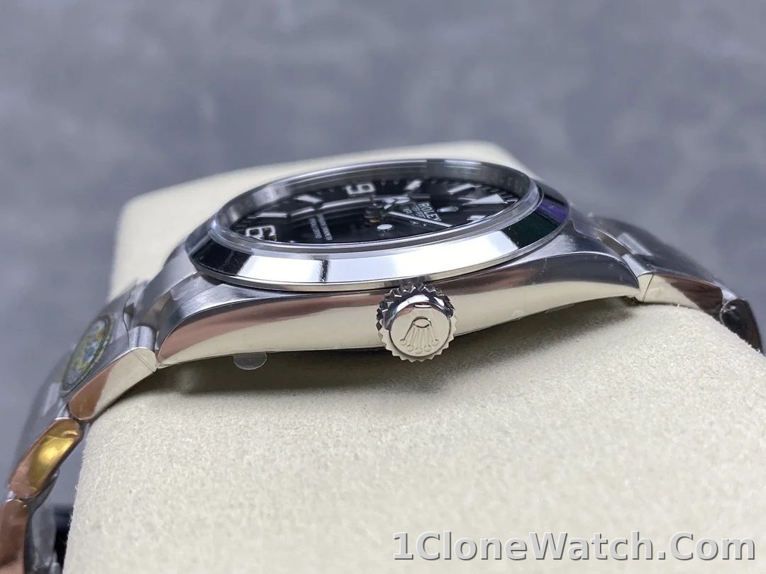 Superclone Rolex Explorer 40 mm Black Dial 224270 - detail