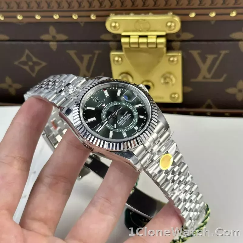 Superclone Rolex Sky-Dweller 42 mm Mint green Dial 336934 Jubilee - detail