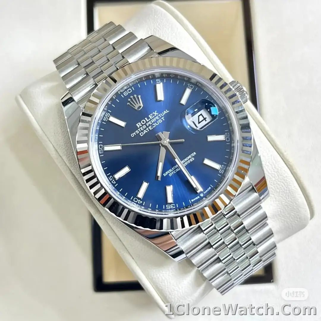 Rolex Datejust 41 White Gold/Steel Blue Dial Fluted Bezel 126334 (Jubilee) - detail