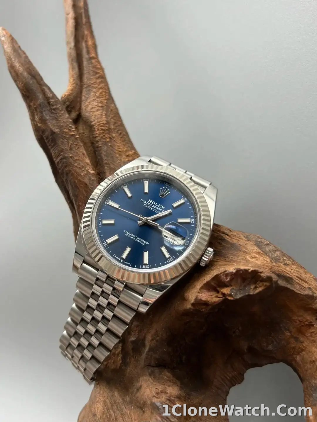 Rolex Datejust 41 White Gold/Steel Blue Dial Fluted Bezel 126334 (Jubilee) - detail