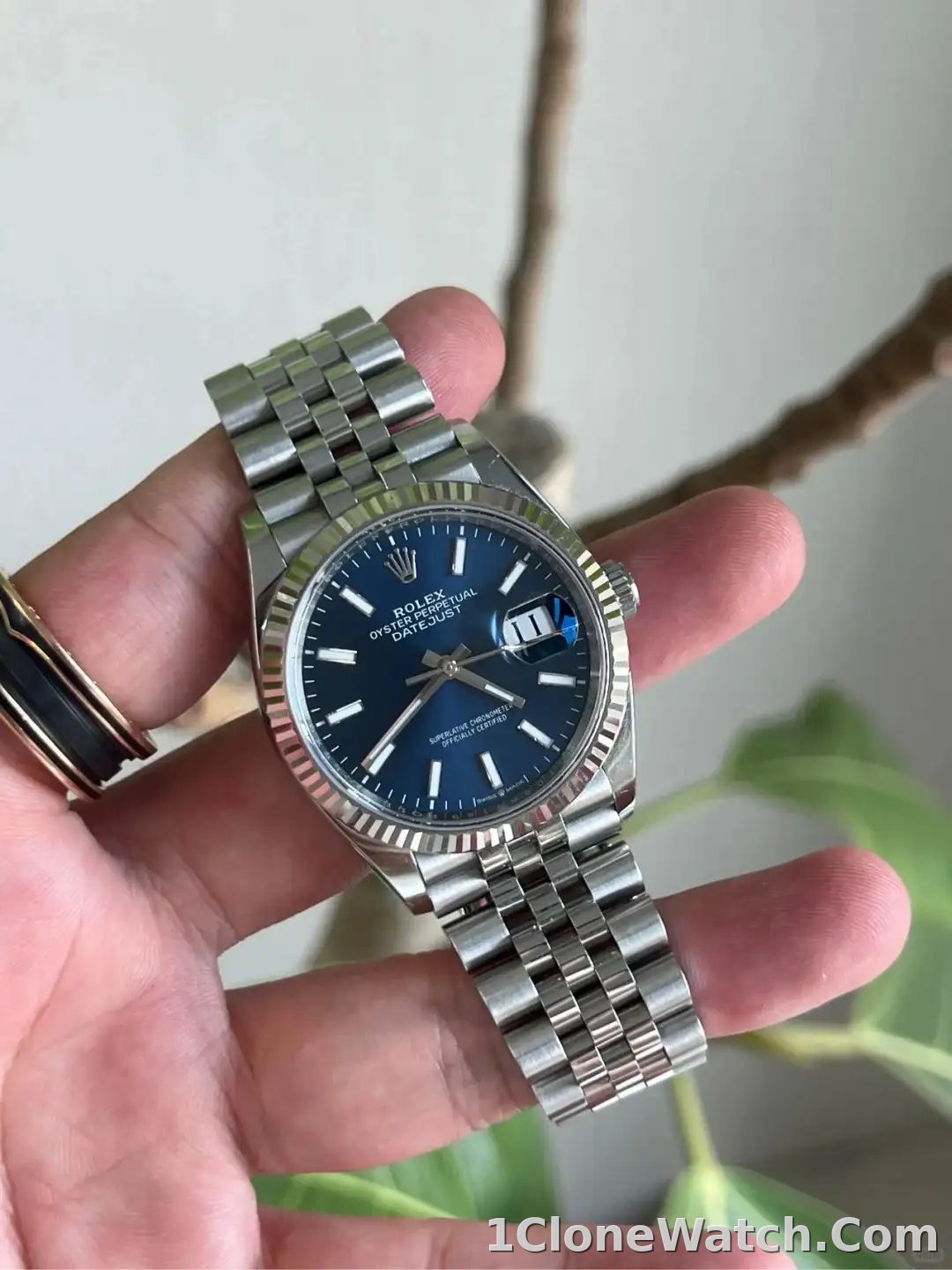 Rolex Datejust 41 White Gold/Steel Blue Dial Fluted Bezel 126334 (Jubilee) - detail