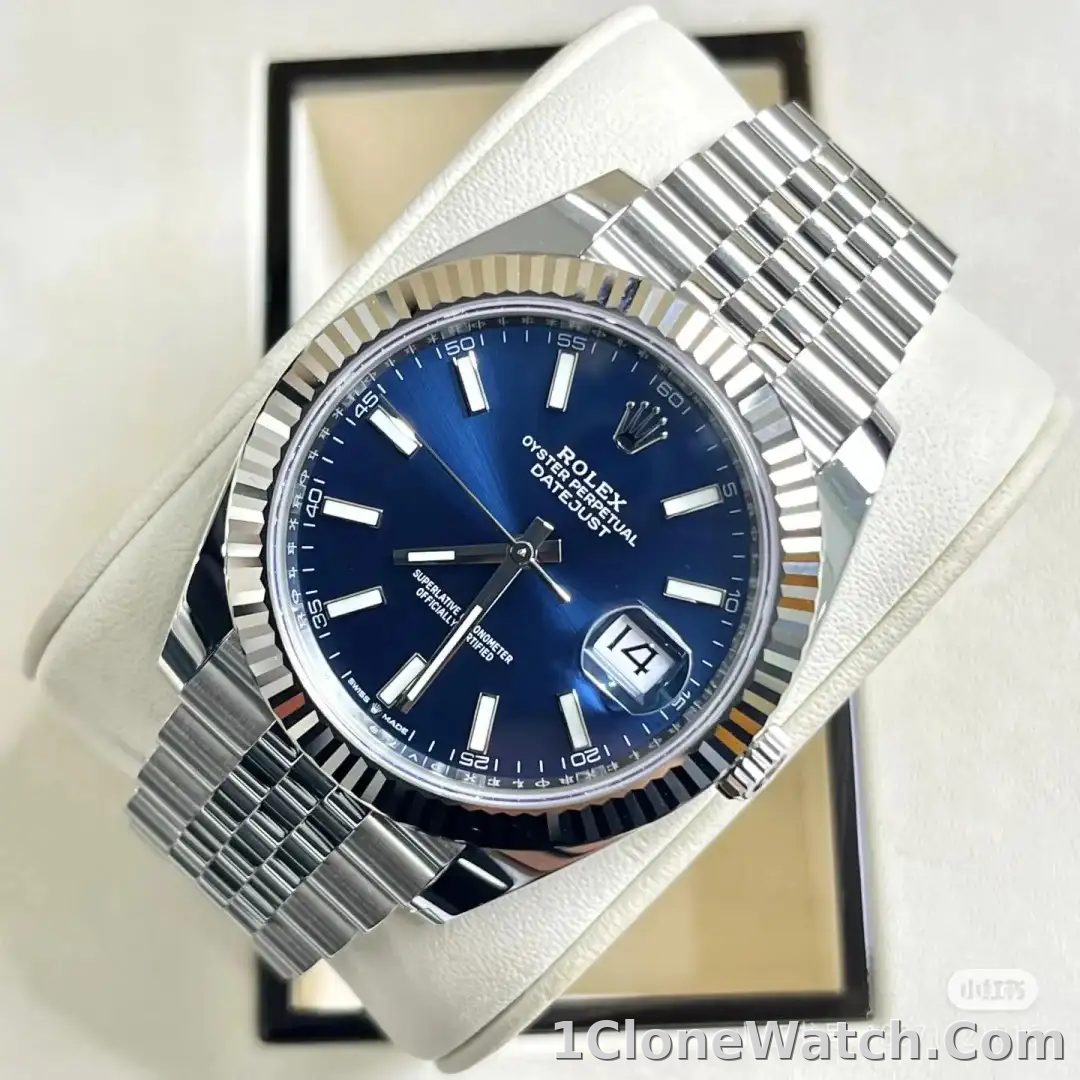 Rolex Datejust 41 White Gold/Steel Blue Dial Fluted Bezel 126334 (Jubilee) - detail