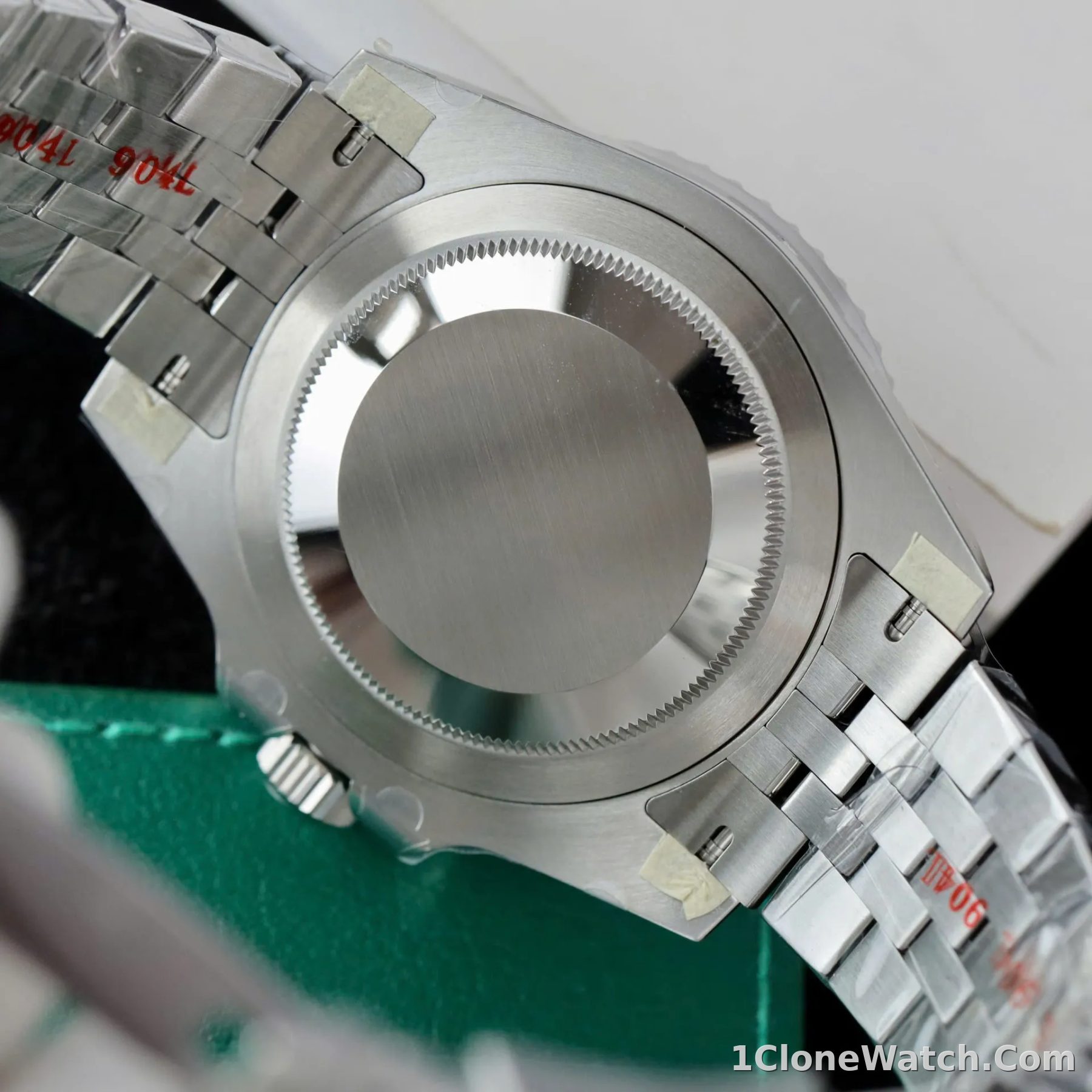 Superclone Rolex GMT-Master II 40 mm 126729VTNR Jubilee “Absinthe” - detail