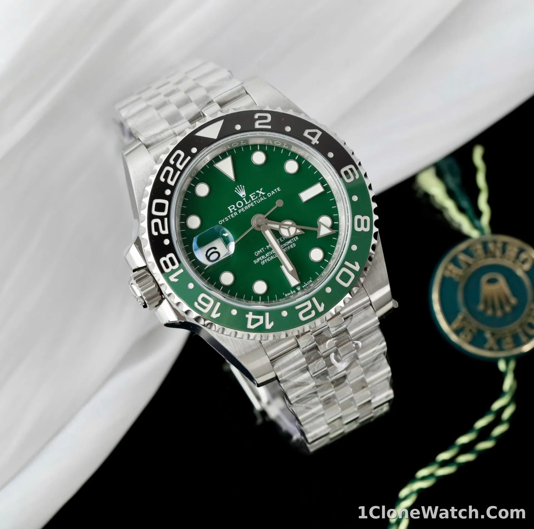 Superclone Rolex GMT-Master II 40 mm 126729VTNR Jubilee “Absinthe” - detail