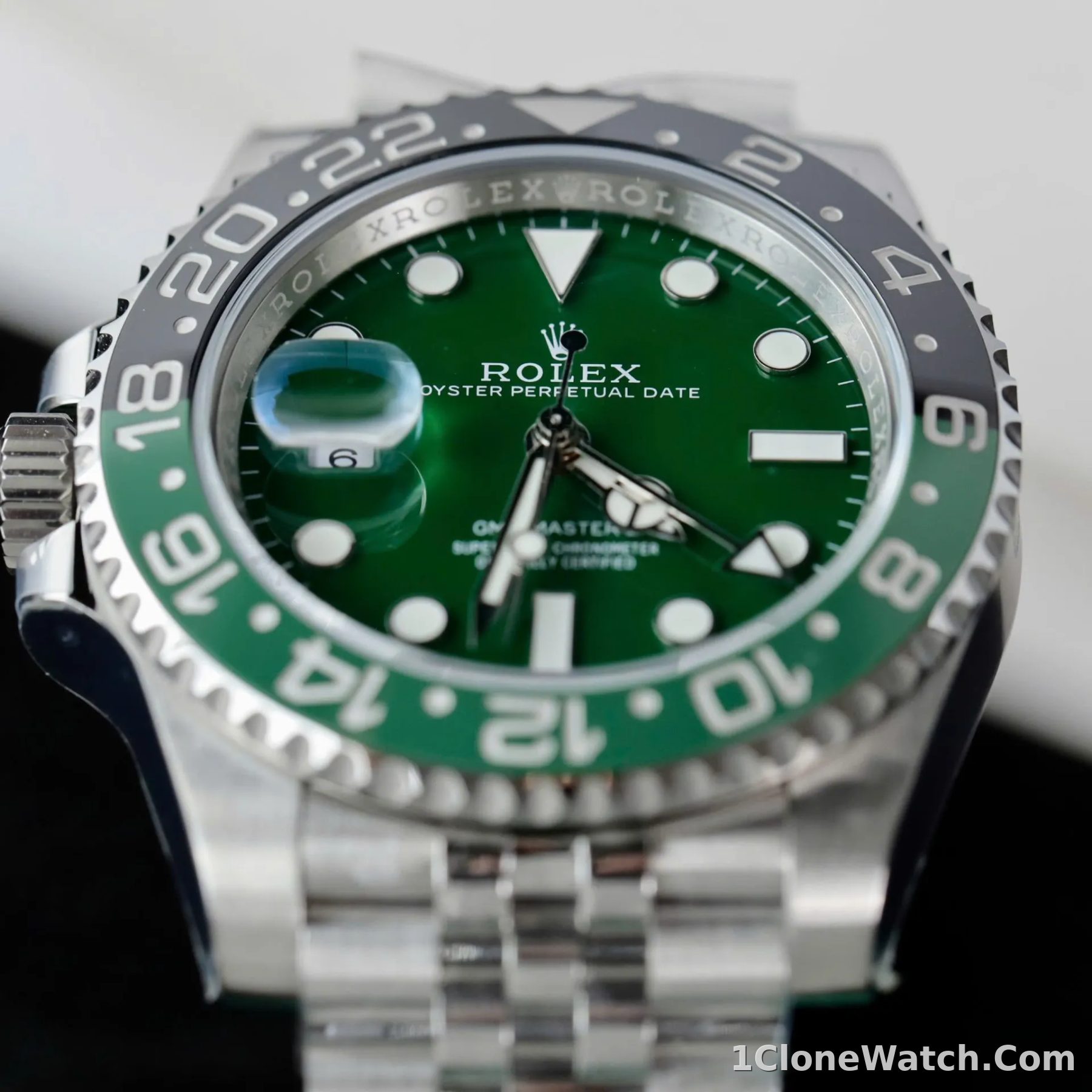 Superclone Rolex GMT-Master II 40 mm 126729VTNR Jubilee “Absinthe” - detail