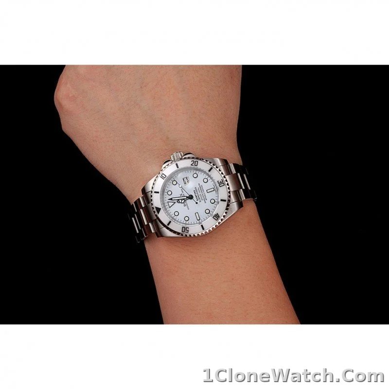 Rolex Submariner 40mm White Dial 1453863 - detail