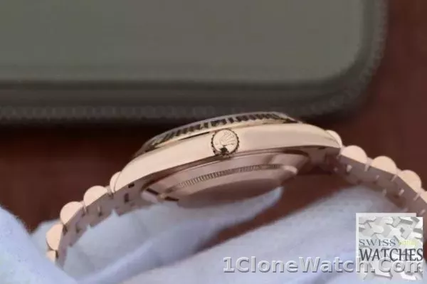ROLEX DAY DATE BROWN DIAL 18K ROSE GOLD 40MM SWISS REPLICA 228235.9 - detail