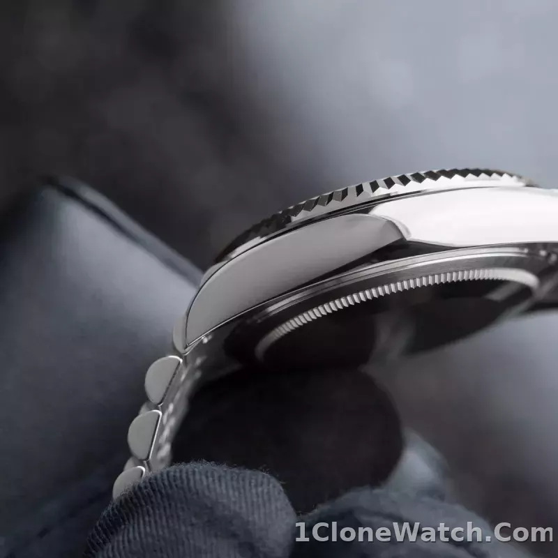 Superclone Rolex Sky-Dweller 42 mm Bright black Dial 336934 Jubilee - detail