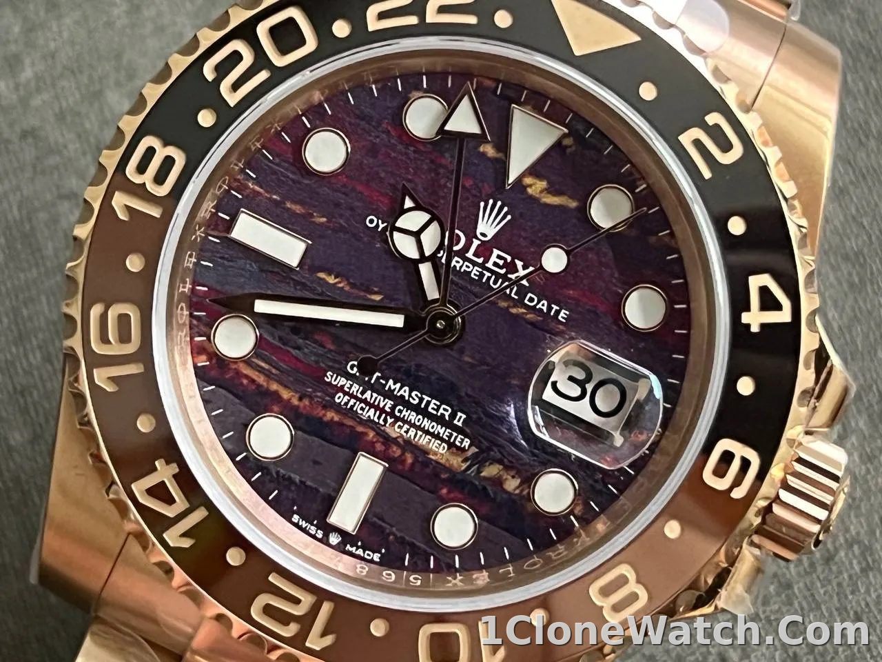 Superclone Rolex GMT-Master II 40 mm 126715CHNR Tiger Iron Dial - detail