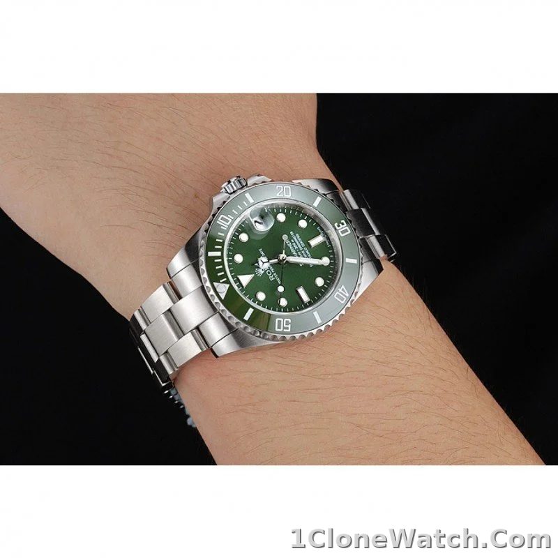 Rolex Submariner 41mm Green Dial 1454151 - detail