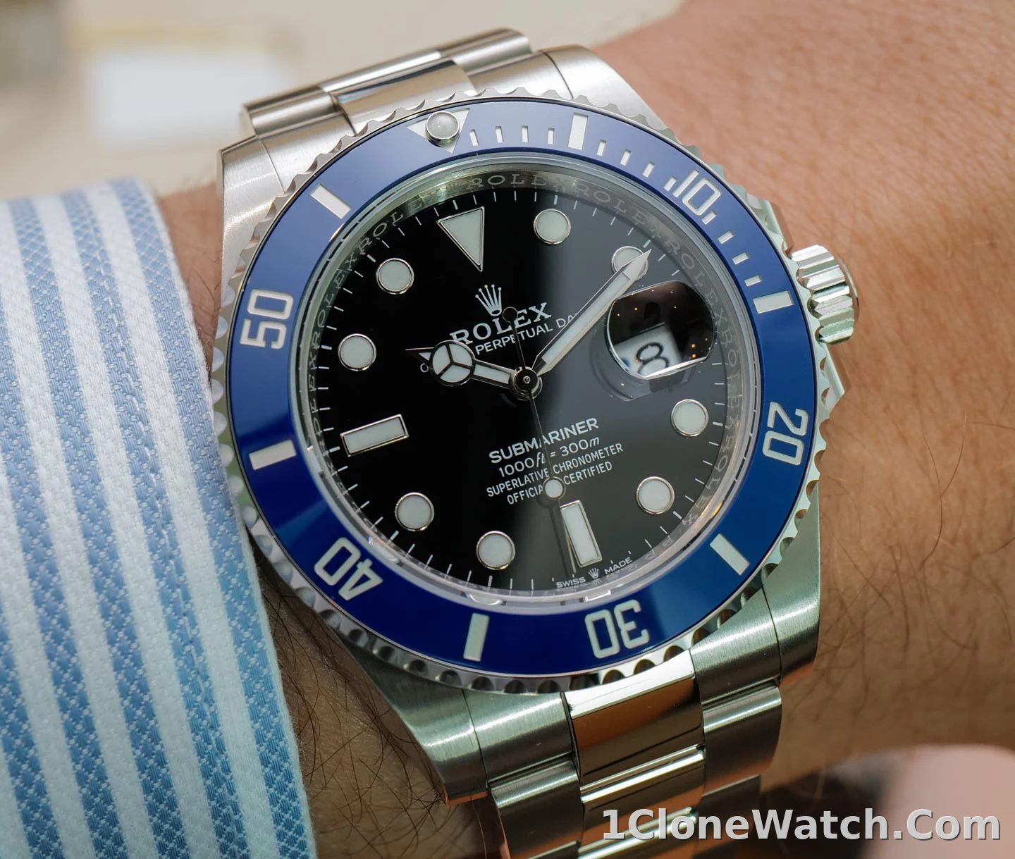 Rolex Submariner 41mm Black Dial 126619LB - detail
