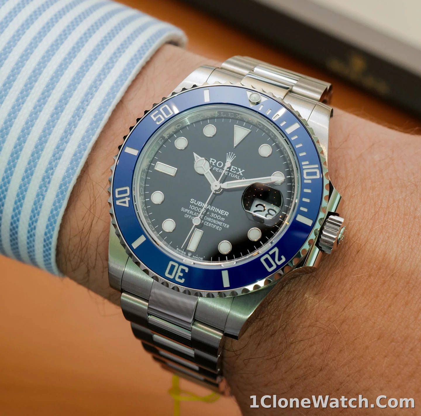 Superclone Rolex Submariner  Cookie Monster  41mm Black Dial 126619LB - detail