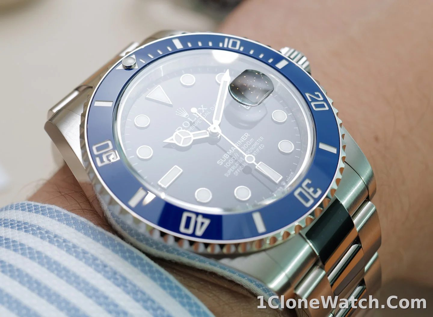 Superclone Rolex Submariner  Cookie Monster  41mm Black Dial 126619LB - detail