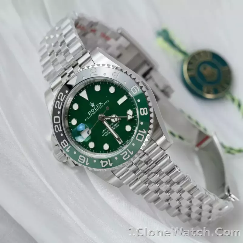Superclone Rolex GMT-Master II 40 mm 126729VTNR Jubilee “Absinthe” - detail