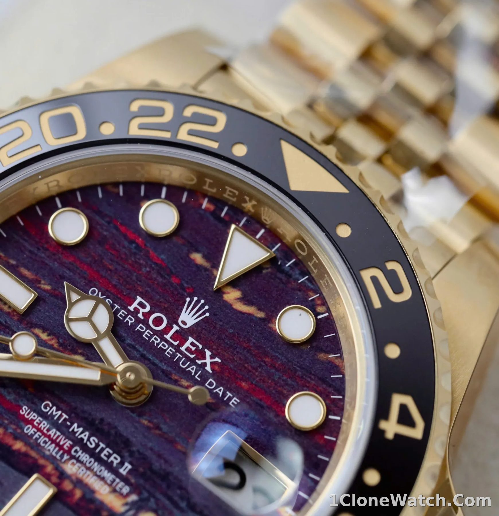 Superclone Rolex GMT-Master II 40 mm 126718GRNR Tiger Iron Dial - detail