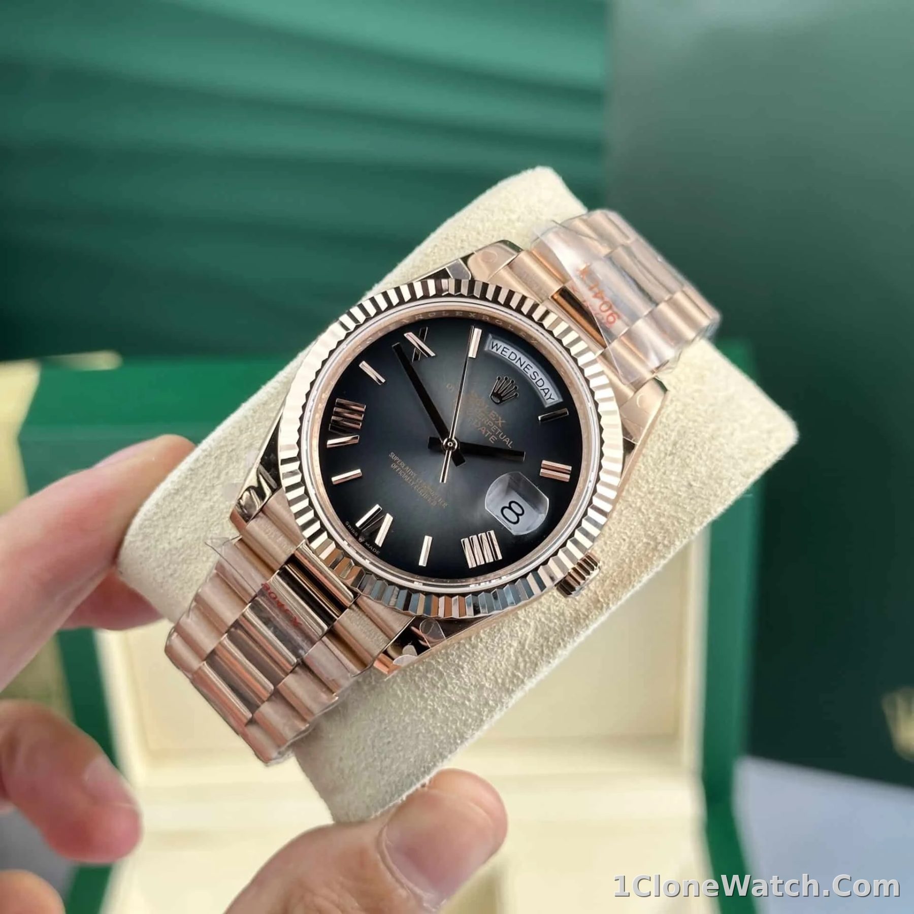 Superclone Rolex Day-Date 40 mm Slate Ombre Dial 228235 - detail