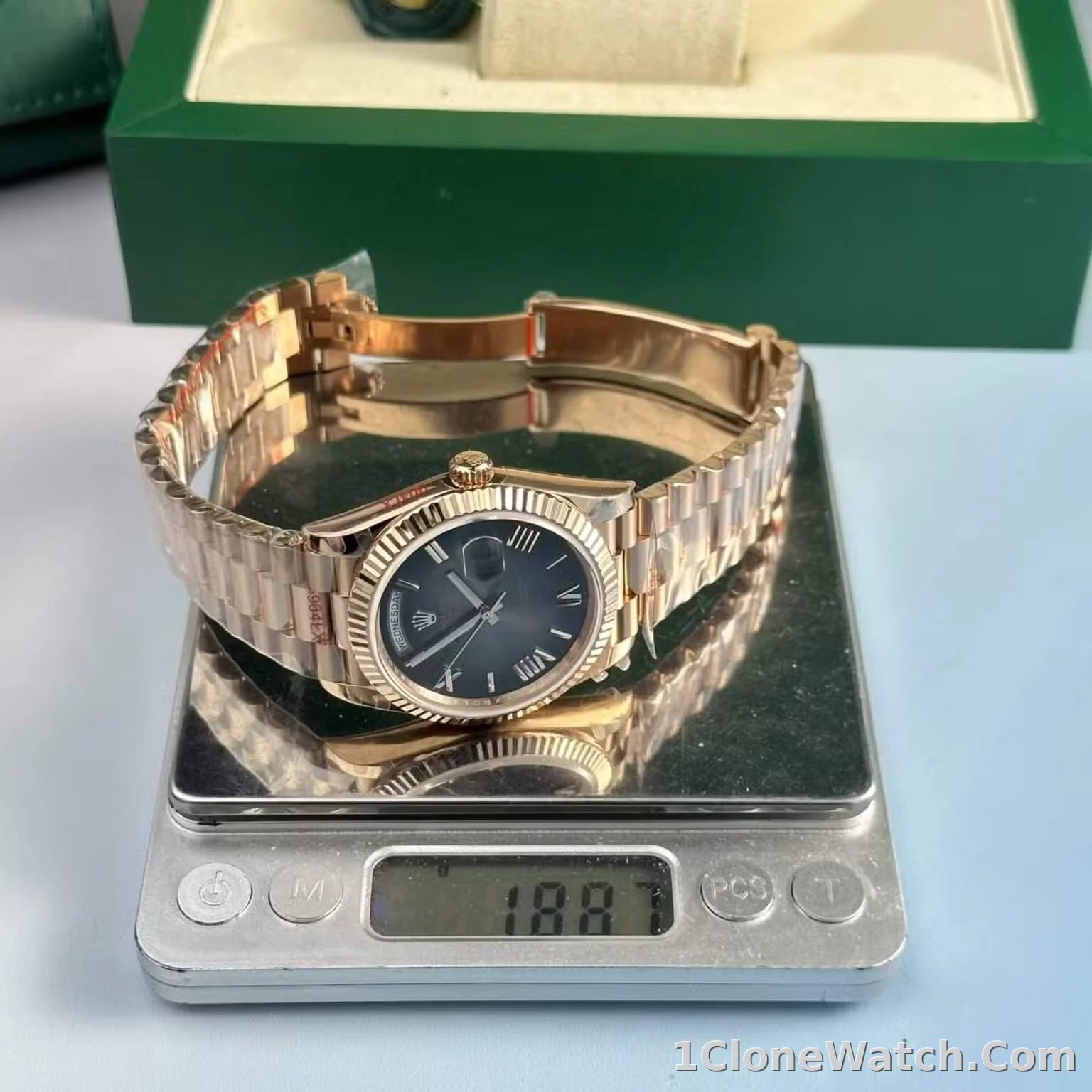 Superclone Rolex Day-Date 40 mm Slate Ombre Dial 228235 - detail