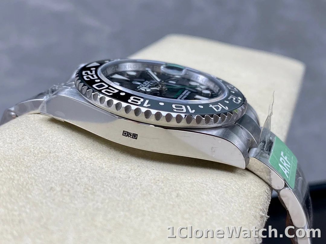 Superclone Rolex GMT-Master II 126710GRNR  Bruce Wayne  Oyster 2024 - detail