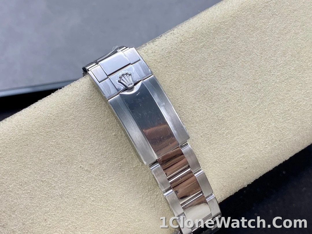 Superclone Rolex GMT-Master II 126710GRNR  Bruce Wayne  Oyster 2024 - detail