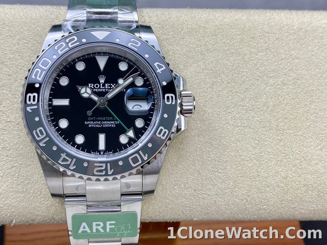 Superclone Rolex GMT-Master II 126710GRNR  Bruce Wayne  Oyster 2024 - detail