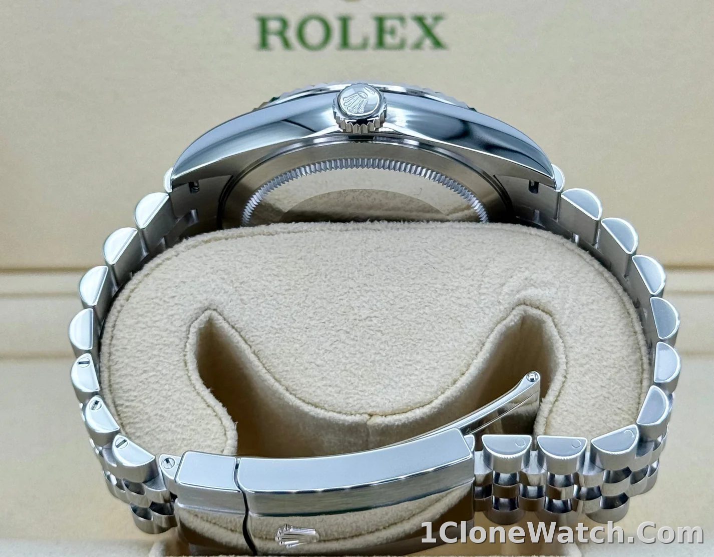 Superclone Rolex Sky-Dweller 42 mm Bright blue Dial 336934 Jubilee - detail