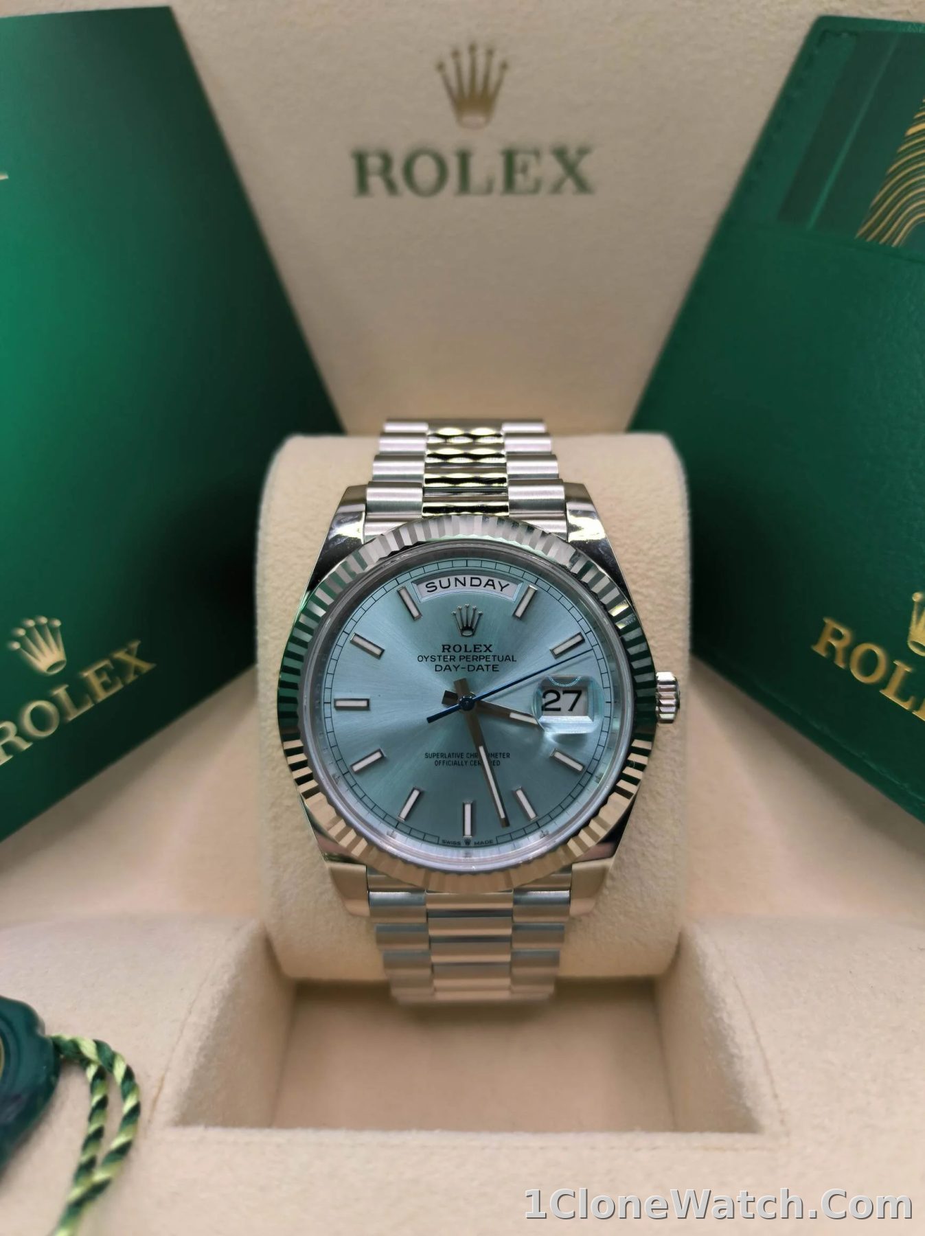 Superclone Rolex Day-Date 40 mm Ice blue Dial 228236 - detail