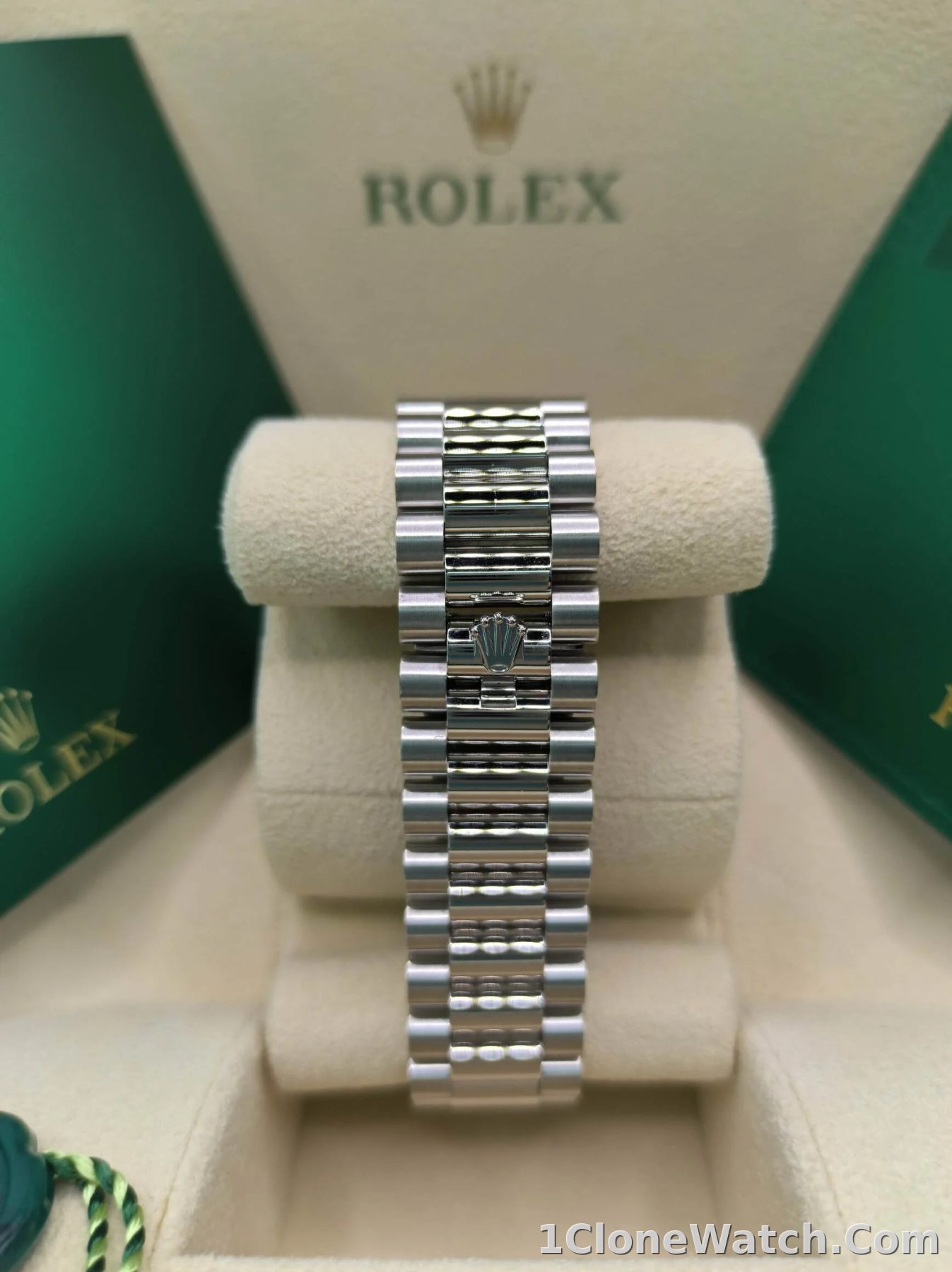 Superclone Rolex Day-Date 40 mm Ice blue Dial 228236 - detail