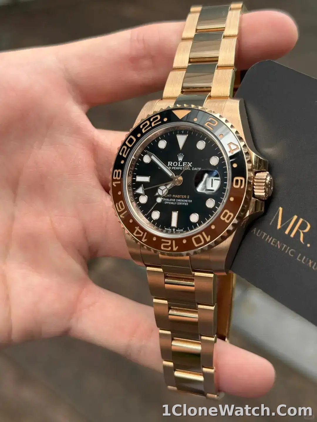 Rolex GMT-Master II Oyster 40 mm Everose gold 126715CHNR - detail