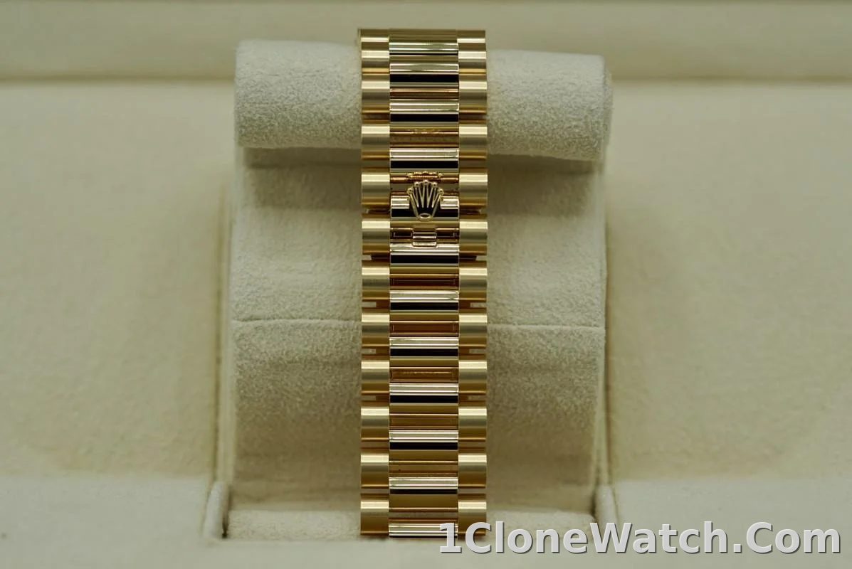 Superclone Rolex Day-Date 36 mm Carnelian Dial 128348RBR - detail