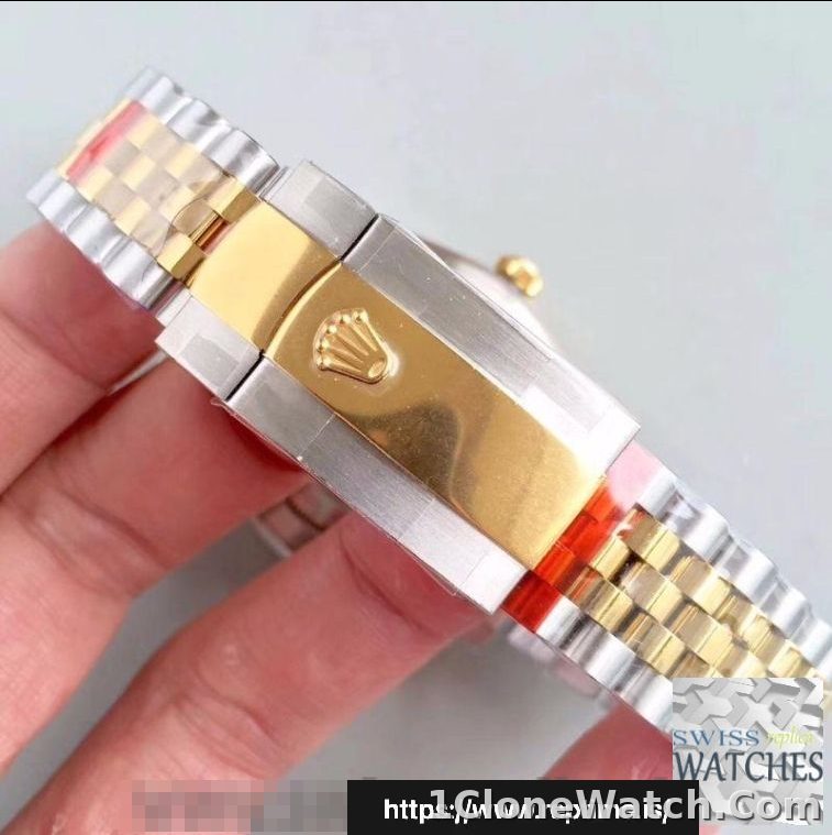 ROLEX DATEJUST SILVER DIAL SAPPHIRE CRYSTAL 41MM SWISS REPLICA m126333.0004 - detail