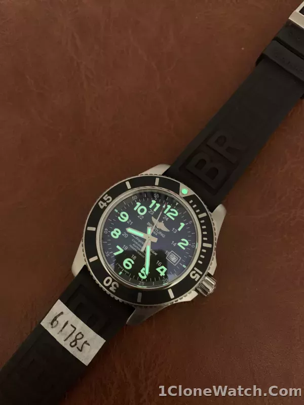 Breitling Superocean II Volcano 44 A17392D71B1S2 - detail