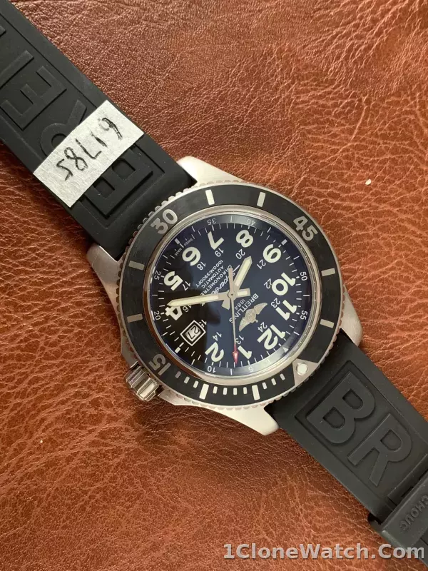 Breitling Superocean II Volcano 44 A17392D71B1S2 - detail