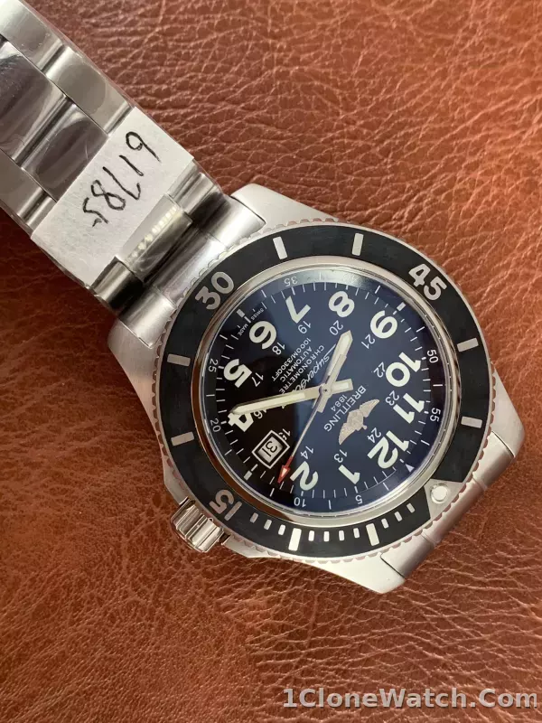 Breitling Superocean II Volcano 44 A17392D71B1A1 - detail