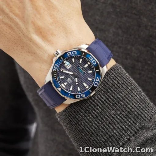 TAG Heuer Aquaracer Men Automatic Blue Rubber Watch WAY201P.FT6178 - detail
